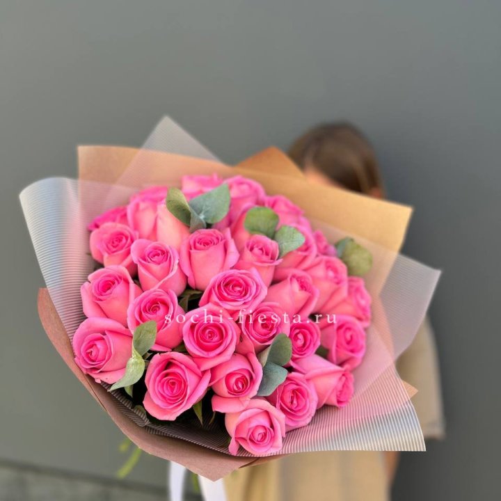 31 розовая роза с эвкалиптом в Саранске