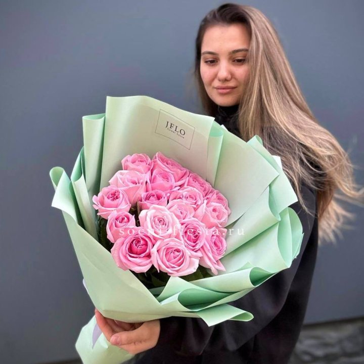 17 розовых роз в Саранске