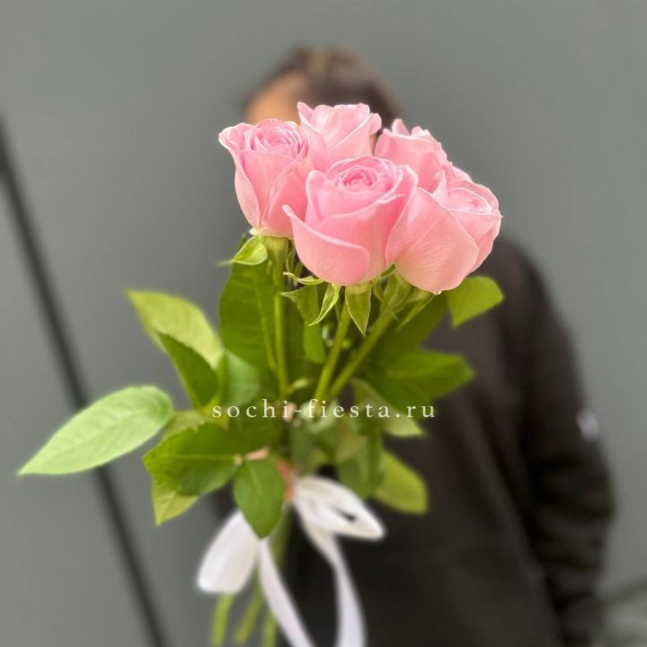 Букет 5 розовых роз  в Саранске