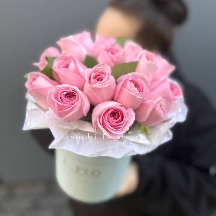17 розовых роз в цилиндре в Саранске