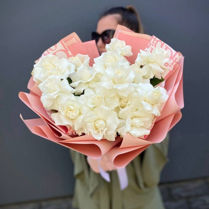 Белые розы "Аморе" в Саранске