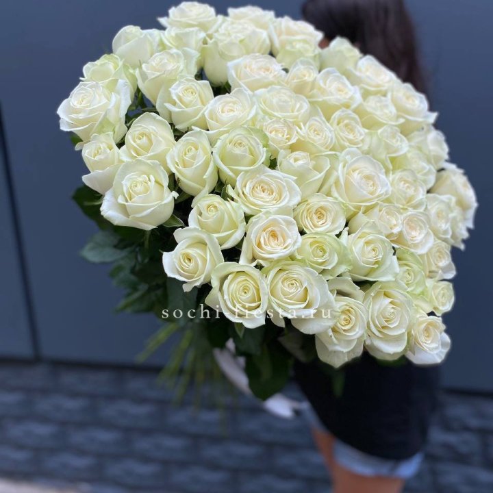 51 белоснежная высокая роза в Саранске