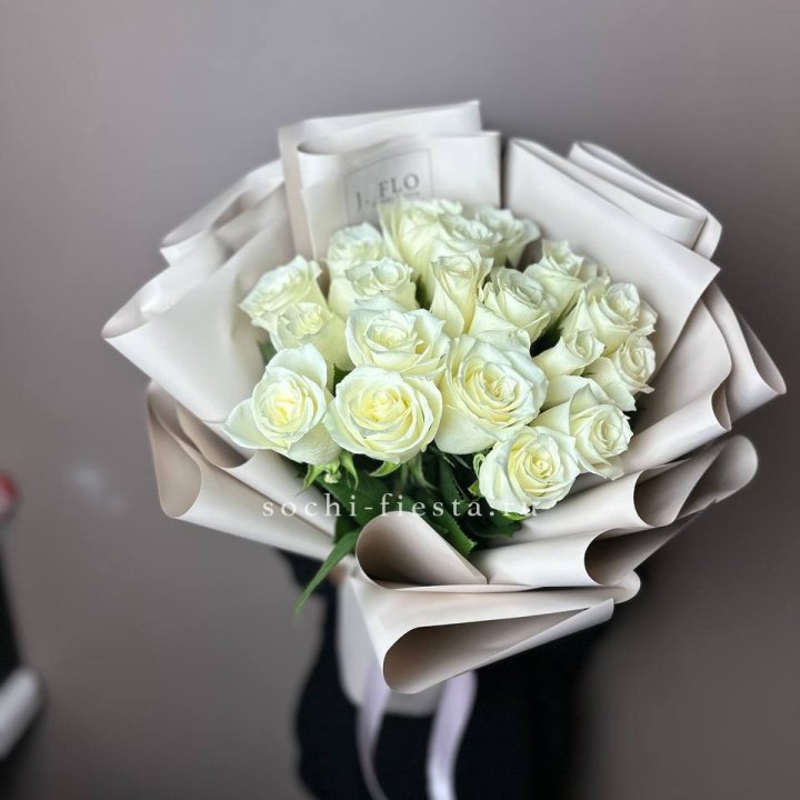 19 белых роз  в Саранске