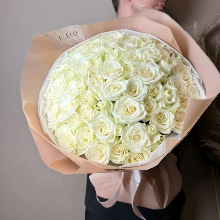 51 белая  роза в оформлении в Саранске