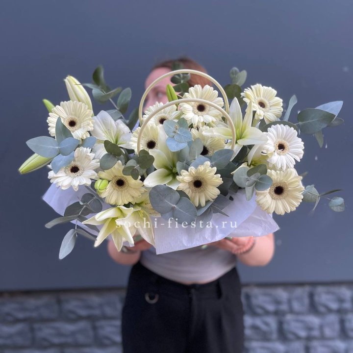 Сумочка лилии и герберы в Саранске