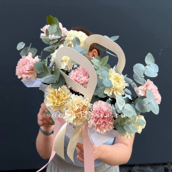 Сумочка из диантусов в Саранске