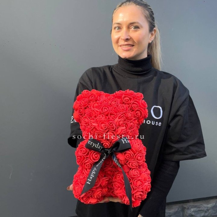 Медведь из роз красный в Саранске