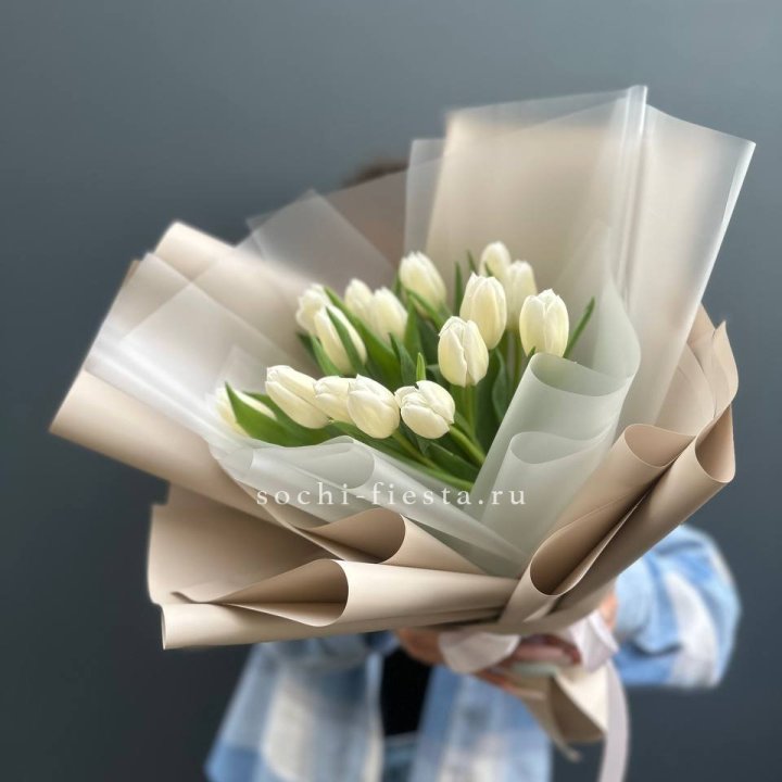 Букет из 15 белых тюльпанов в Саранске