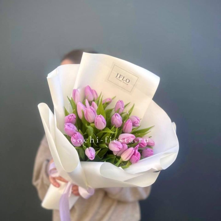 25 сиреневых тюльпанов в Саранске