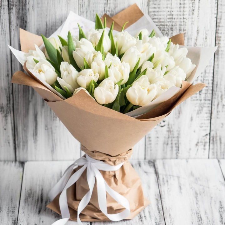 25 белых тюльпанов в Саранске