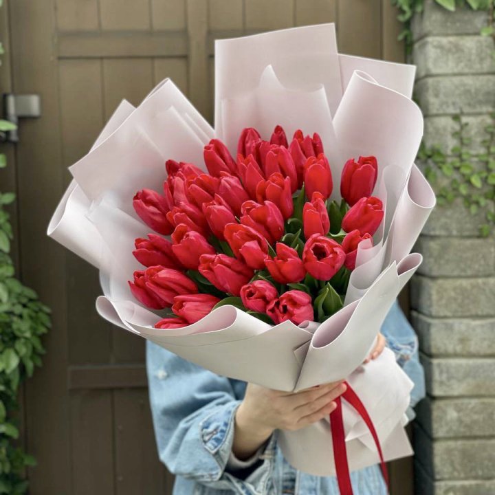 35 красных тюльпанов в Саранске