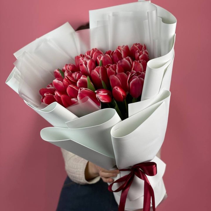 Букет красных тюльпанов в Саранске